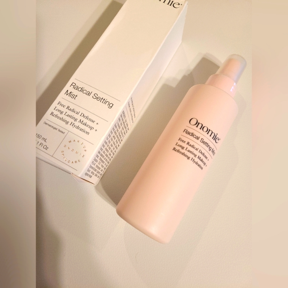 New Revolve ONOMIE Radical Defense Long Lasting Setting Mist 150mL - Picture 3 of 9